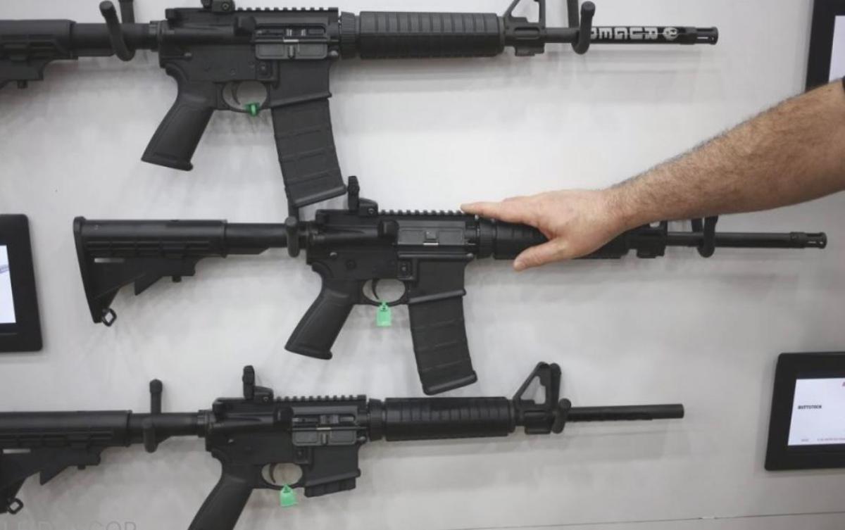 Congresul american se frământă și ia decizii cu privire la deținerea de arme