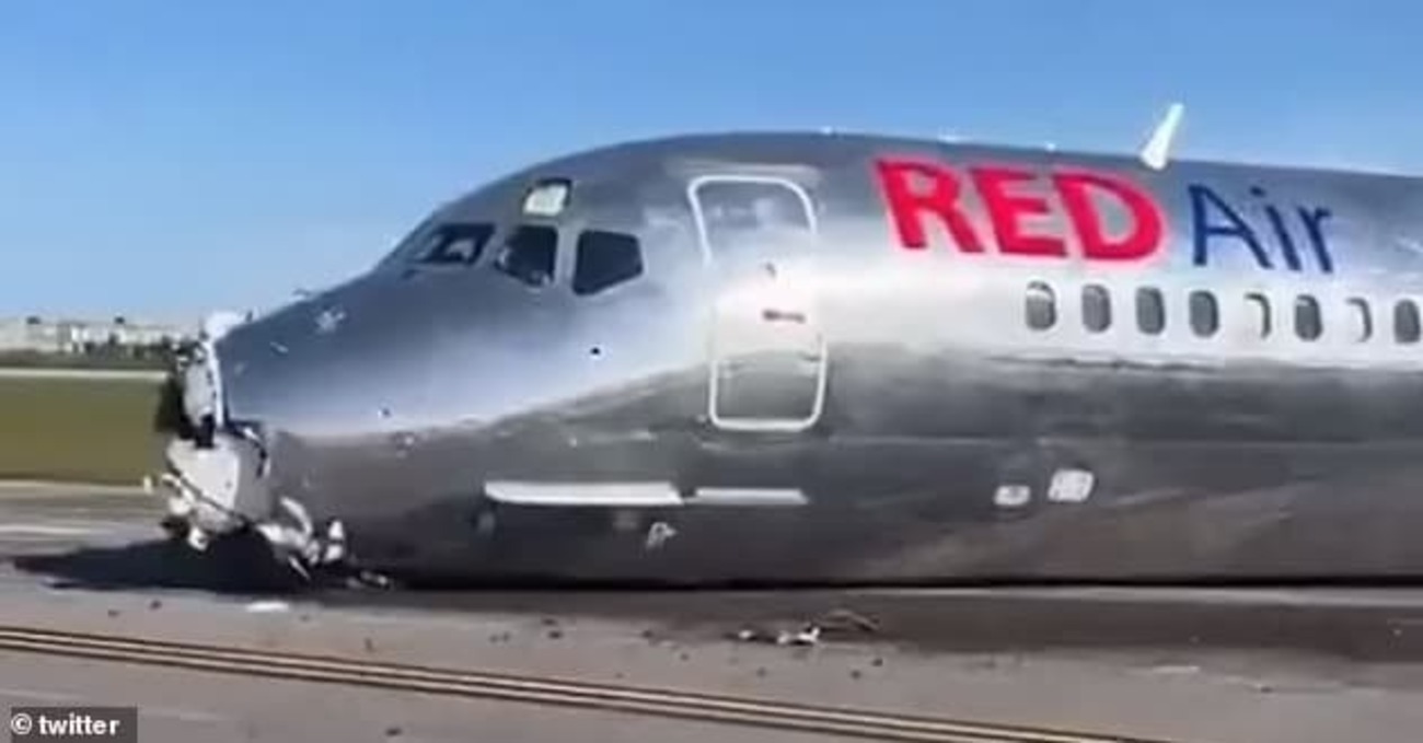 Peste o sută de oameni în panică, trei răniți grav. Un avion dominican a luat foc, după o aterizare forțată la Miami