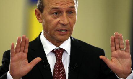 Traian Băsescu atacă invitații unui post tv: „M-ați făcut omul rușilor. Chiar nu vă e rușine la niciunul dintre voi de acolo?”