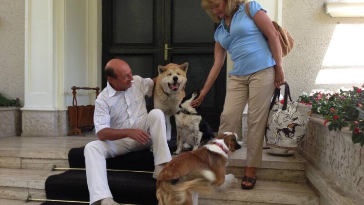 În plin proces de mutare din vila de protocol, lui Traian Băsescu i-a murit câinele