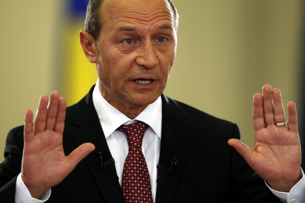 Traian Băsescu atacă invitații unui post tv: „M-ați făcut omul rușilor. Chiar nu vă e rușine la niciunul dintre voi de acolo?”