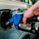 S-a aprobat. Ordonanţa privind compensarea cu 50 de bani a preţului la carburanţi intră în vigoare în această noapte