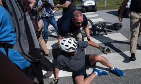 Ce festă i-a jucat pantoful lui Biden și ce s-a întâmplat cu el după ce a căzut de pe bicicletă, sub nasul reporterilor. VIDEO
