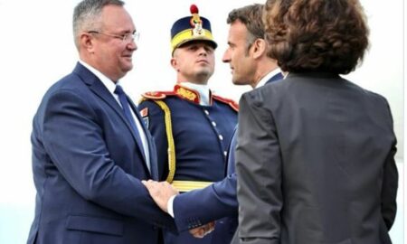 Mesajul lui Nicolae Ciucă către Emmanuel Macron. Are legătură cu armata și războiul