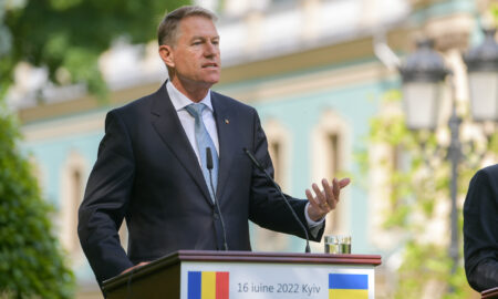 Klaus Iohannis a criticat discursul lui Viktor Orban. UDMR îl apără pe premierul ungar, iar PNL cere explicații