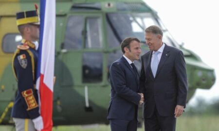 În apărarea flancului estic al NATO, Franţa a trimis către România două convoaie de vehicule blindate, dar şi muniţie şi hrană