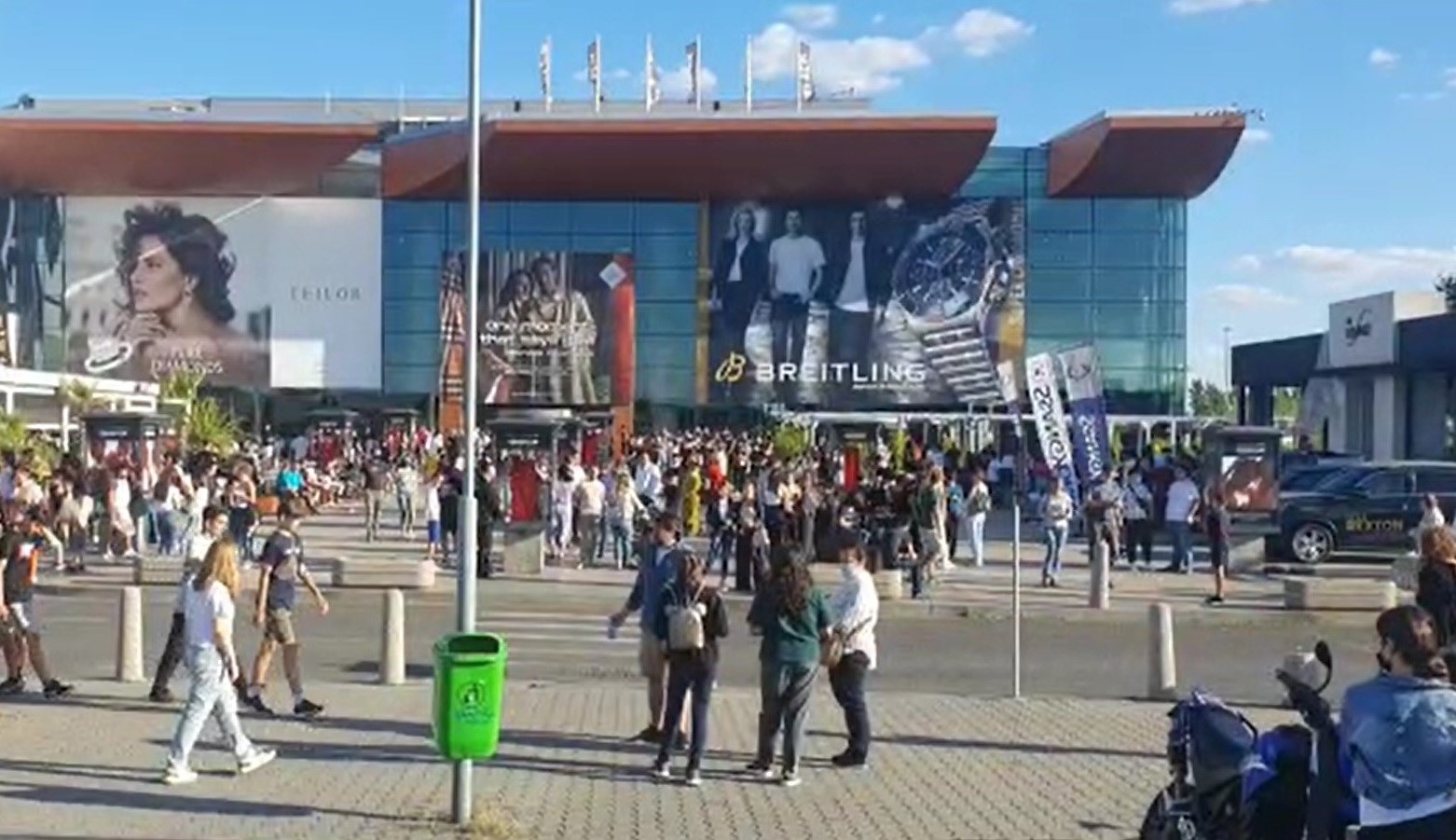 Alarma cu bombă din Mall Băneasa s-a dovedit a fi falsă. SRI și Poliția fac anchetă