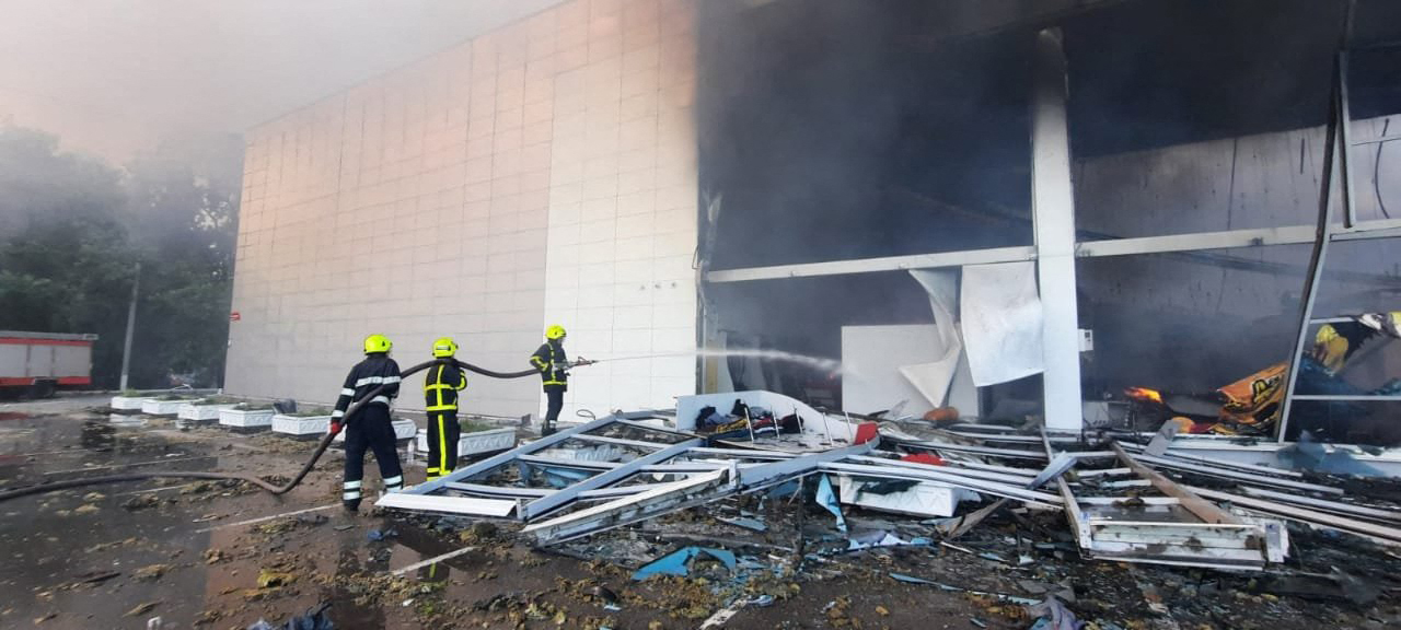 Un bilanț sângeros: 18 morți și peste 50 de răniți, în atacul rusesc de la Mall-ul ucrainean