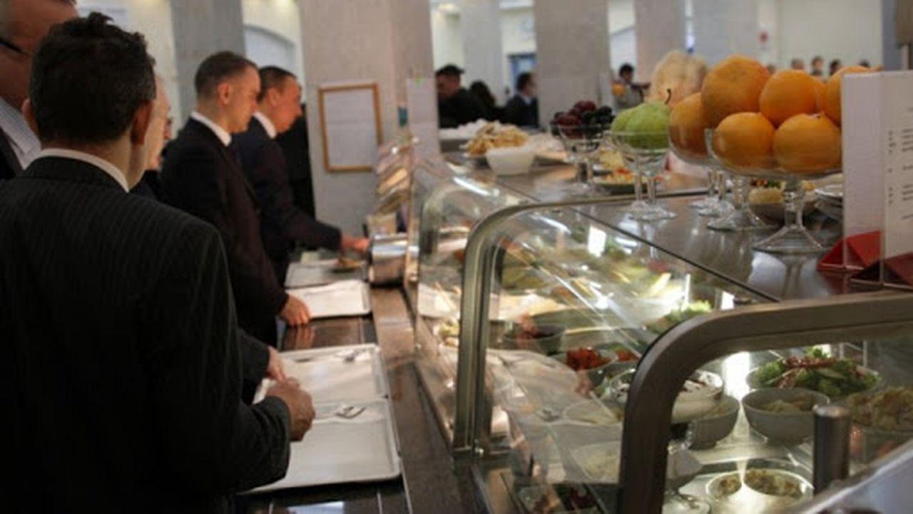 Se scumpeşte mâncarea parlamentarilor. Camera Deputaţilor vrea să concesioneze serviciile de alimentaţie de tip bufet-cafenea