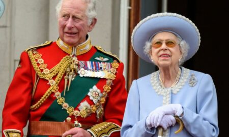 ”Mami, râzi şi plângi cu noi toţi” – omagiu adus de Prinţul Charles mamei sale, Regina Elizabeth a II-a