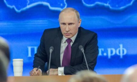 Ping-pong. Putin răspunde lui Boris Jonhnson la afirmația că nu ar fi invadat Ucraina dacă era femeie