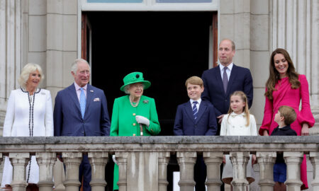 Surpriza Reginei Elisabeta. Apariție de senzaţie la balconul Palatului Buckingham, în ultima zi a festivităţilor