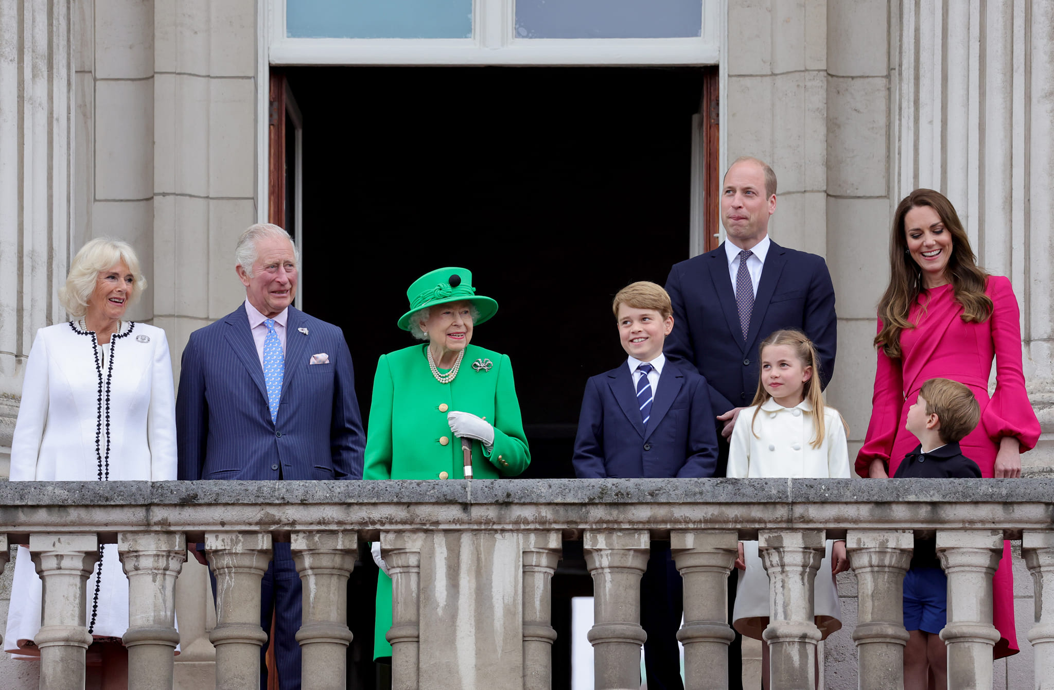 Surpriza Reginei Elisabeta. Apariție de senzaţie la balconul Palatului Buckingham, în ultima zi a festivităţilor