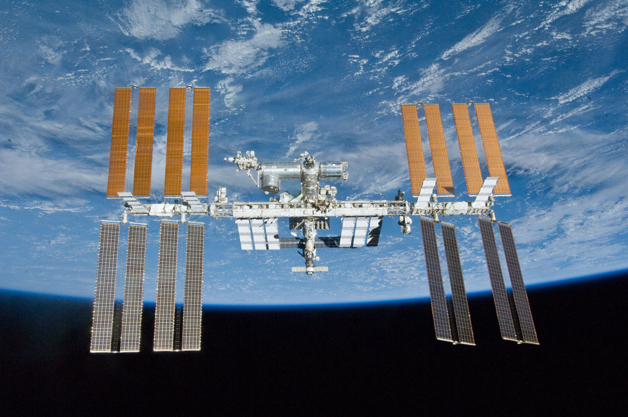 Stația Spațială Internațională a deviat pentru a evita ciocnirea cu bucăți de proiectil rusesc, anti-satelit