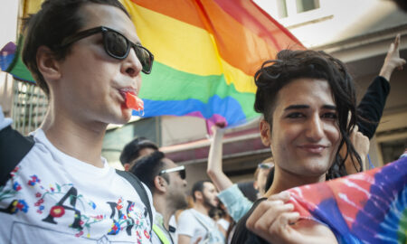 Poliția din Turcia a secerat manifestanții paradei Gay. Sute, luați pe sus și aruncați în dube