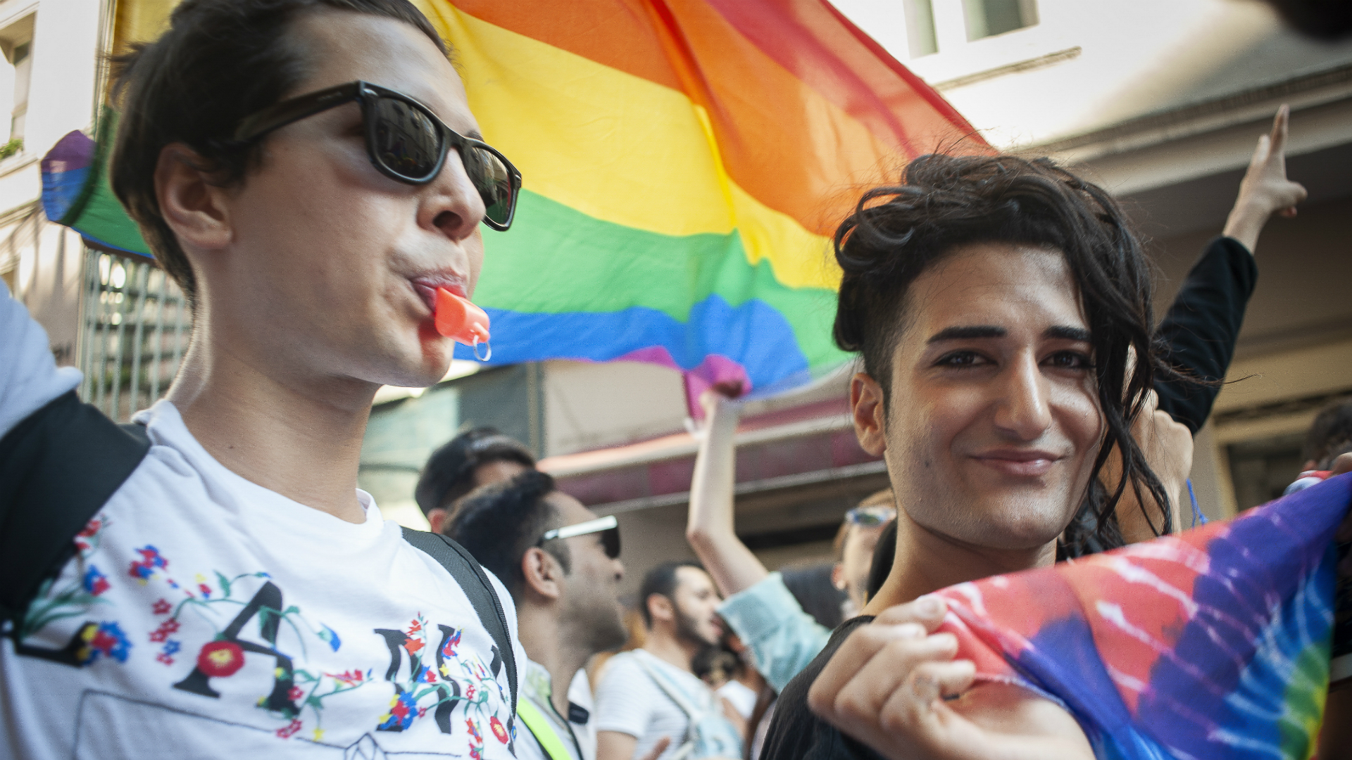 Poliția din Turcia a secerat manifestanții paradei Gay. Sute, luați pe sus și aruncați în dube