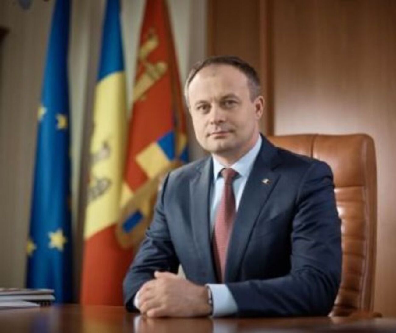 Oligarhii moldoveni, încercuiți. Finul lui Plahotniuc, Andrian Candu, percheziționat chiar în vila nașului, unde locuiește. Video