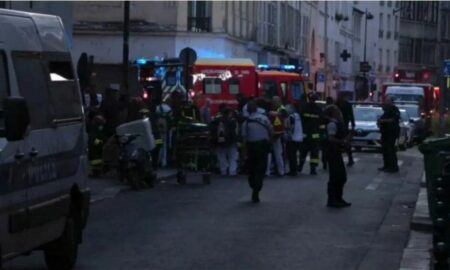 Un pistol mitralieră sau un Kalașnikov a omorât un om și a rănit alte patru persoane, la Paris