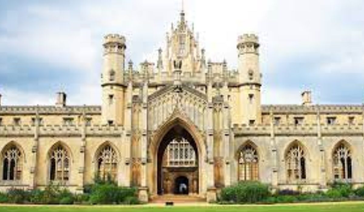 Anchetă fără precedent la Universitatea Cambridge. Trebuie să se afle de ce au murit 5 studenți, unul după altul