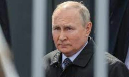 Putin a mers în fața elevilor. Felul în care acești copii l-au așteptat amintește de cele mai negre timpuri ale României