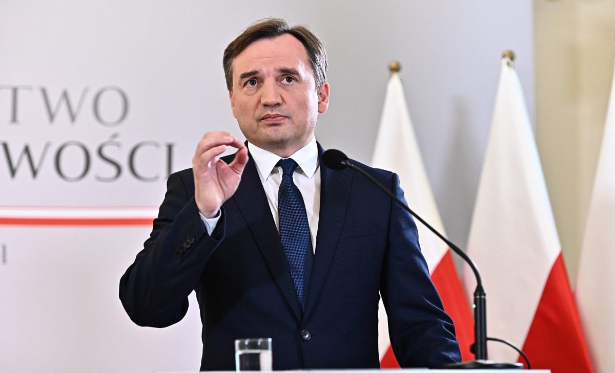 Glumele pe seama Bisericii Catolice ar putea fi pedepsite cu doi ani de închisoare, în Polonia. Cine vine cu această iniţiativă