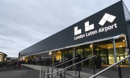 Aeroportul Luton anulează TOATE zborurile după ce pista se topește din cauza unui val extrem de căldură