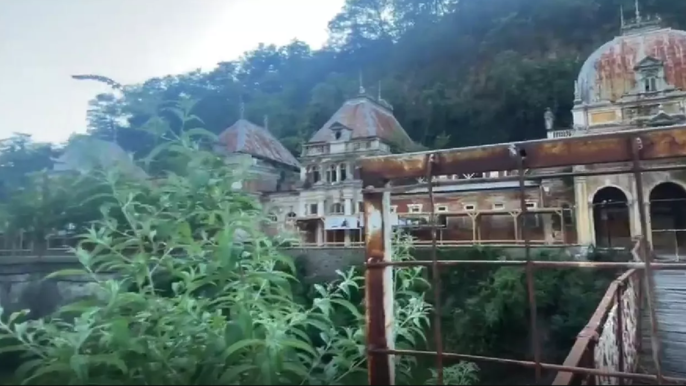 Herculane în 2022: „Cea mai frumoasă stațiune din Europa e o ruină”. Foto