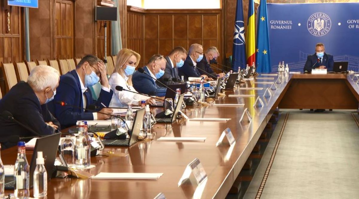 Mica remaniere de la Ministerul Muncii şi Ministerul Turismului. Pe cine a schimbat premierul Ciucă și ce numire a făcut la MAE