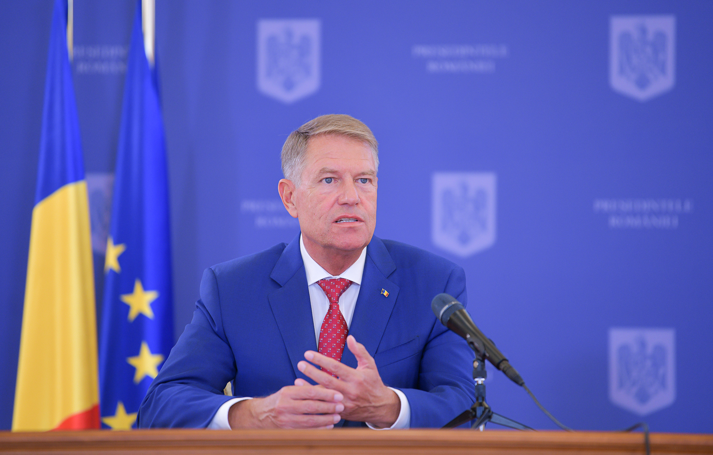 Președintele încolțit de presă. Klaus Iohannis, despre ce va face dacă i se propune șefia NATO