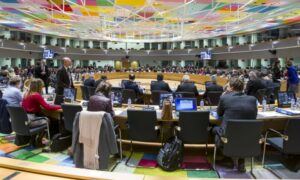 Comisia Europeană a atras atenția asupra nivelului insuficient de transparență în utilizarea fondurilor alocate de Uniunea Europeană pentru redresarea post-COVID, care se ridică la sute de miliarde de euro