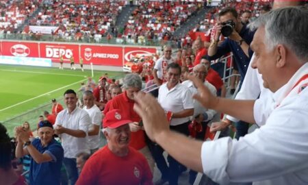 Viktor Orban, aplaudat la scenă deschisă şi baie de mulţime la un meci de fotbal susţinut în România, la Sfântu Gheorghe
