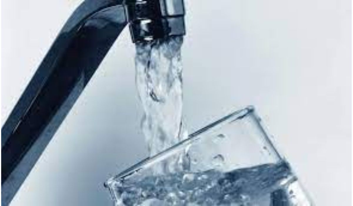 Alertă la Brașov. Apa potabilă conține bacterii și clor cu mult peste limita maximă admisă. Sănătatea publică este în pericol