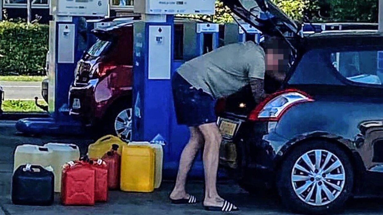 Diferența de preț îi face pe oameni să nu ţină cont de graniţe. Totul pentru o canistră de benzină