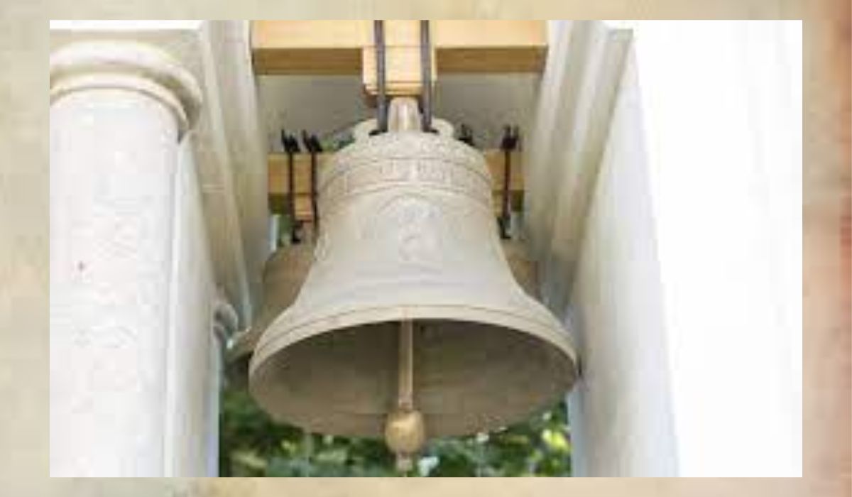 Toate clopotele bisericilor catolice bat zilnic la ora 12:00 ”până la sfârșitul veacurilor”. Care este originea acestei practici