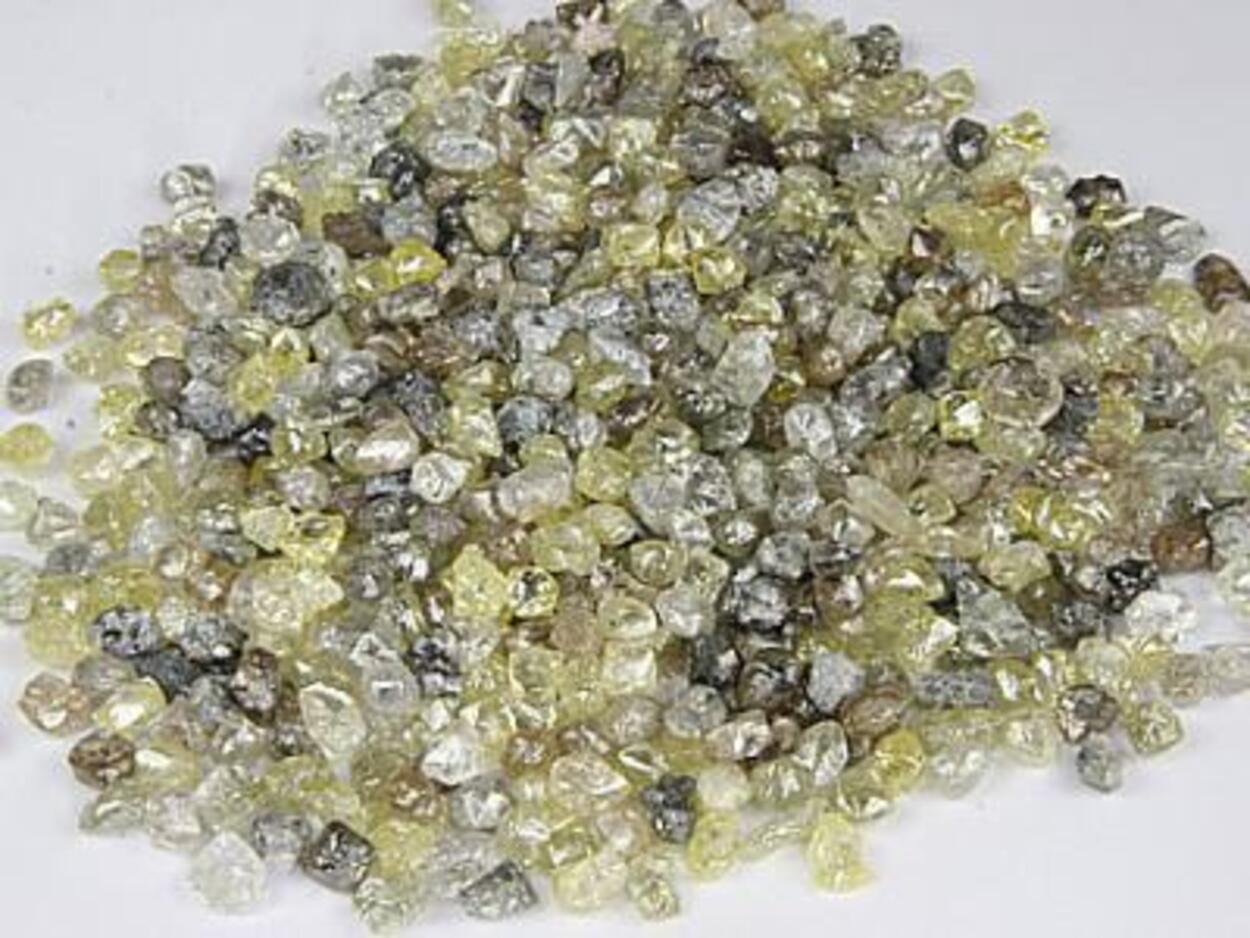 Războiul pietrelor prețioase: Occidentul vrea să numească Rusia exportator de diamante de ”sânge”