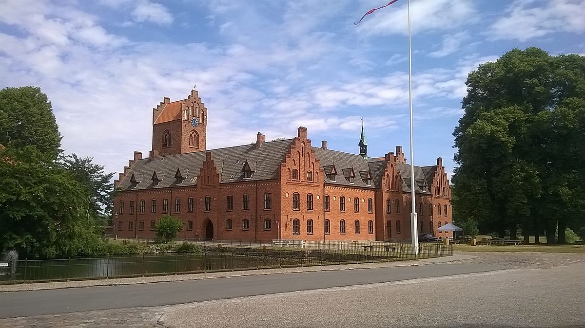 Un scandal de hărțuire și abuzuri sexuale afectează o școală daneză de elită. Prințul moștenitor și-a retras fiul de aici