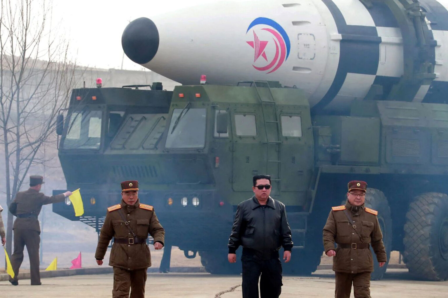 Motiv de îngrijorare și alertă maximă: Kim Jong Un a primit butonul roșu, în timp ce Coreea de Nord se declară stat nuclear
