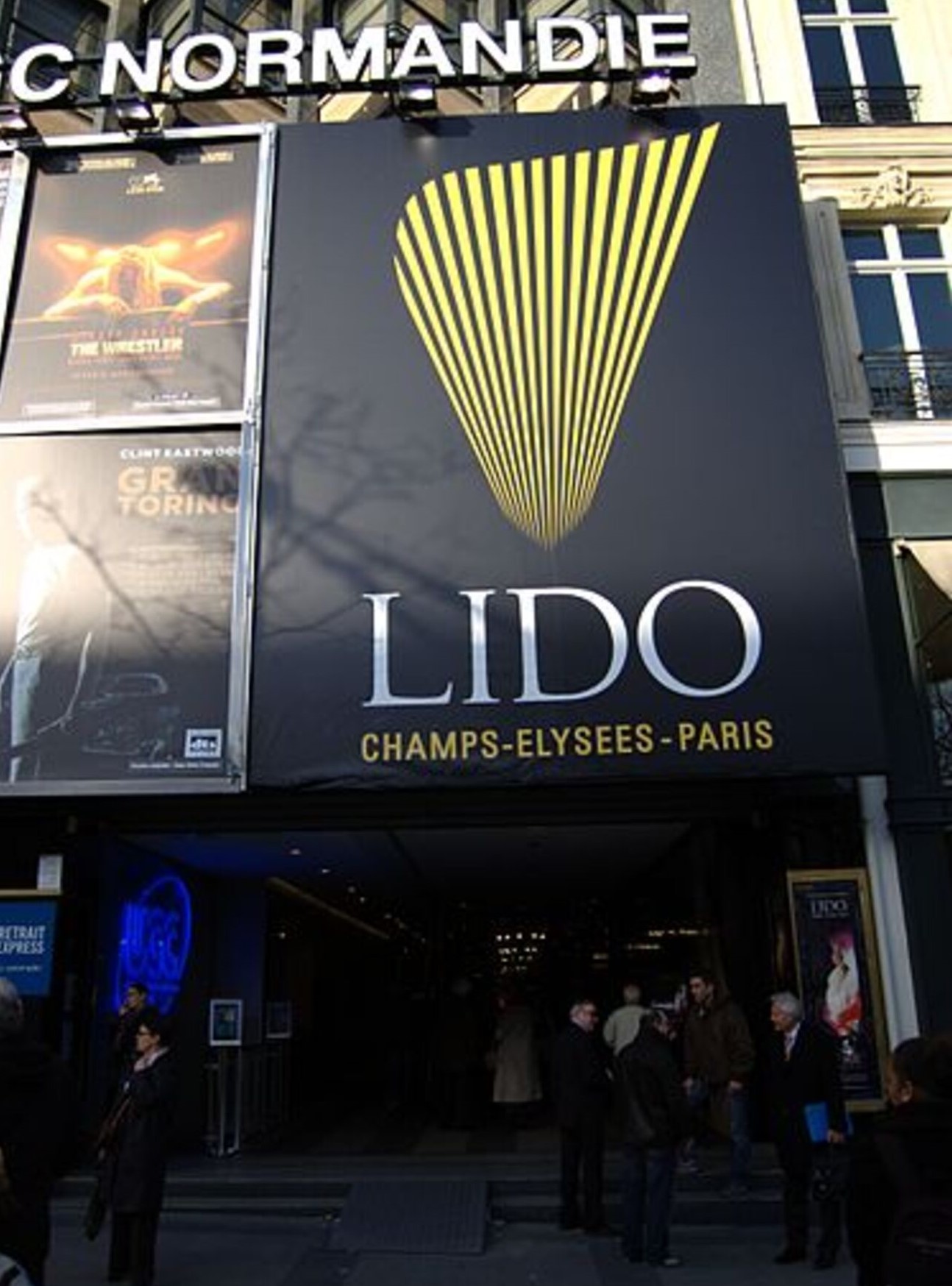 Veste tristă pentru o lume întreagă: Istoricul cabaret Lido din Paris s-a închis. Ce se află în spatele acestei decizii șoc