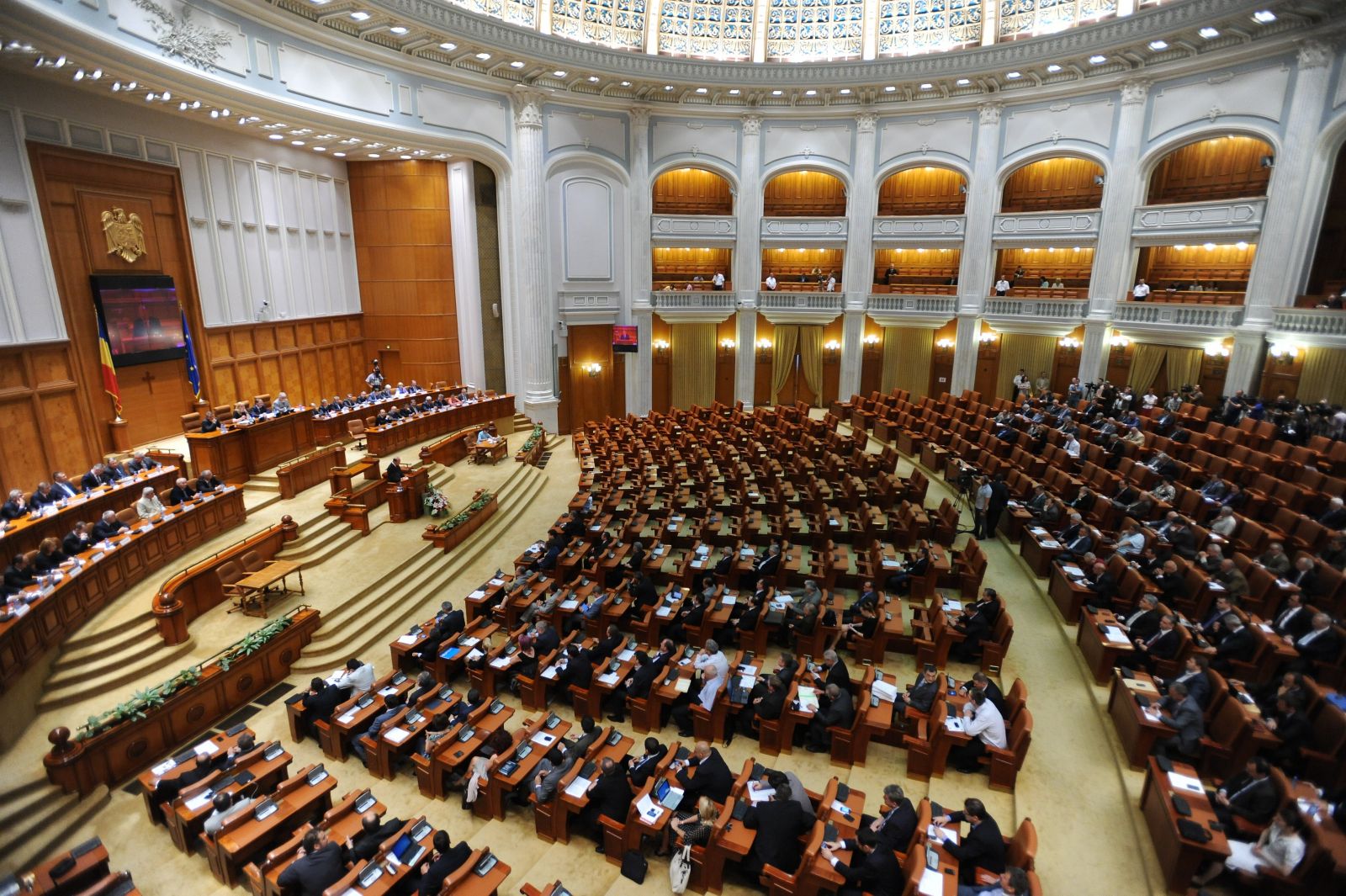 Consiliul Legislativ cere Parlamentului să introducă de urgență un prag valoric la abuzul în serviciu