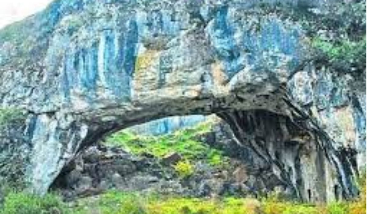 Singurul și cel mai mare pod natural rutier funcţional de pe Planetă se află în România