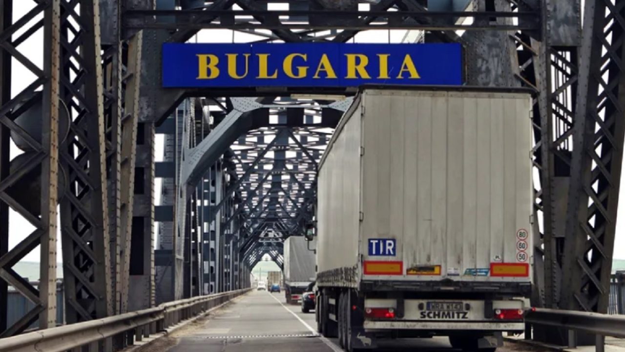 Româncă, omorâtă pe o șosea din Bulgaria. Imagini dramatice surprinse de trecători