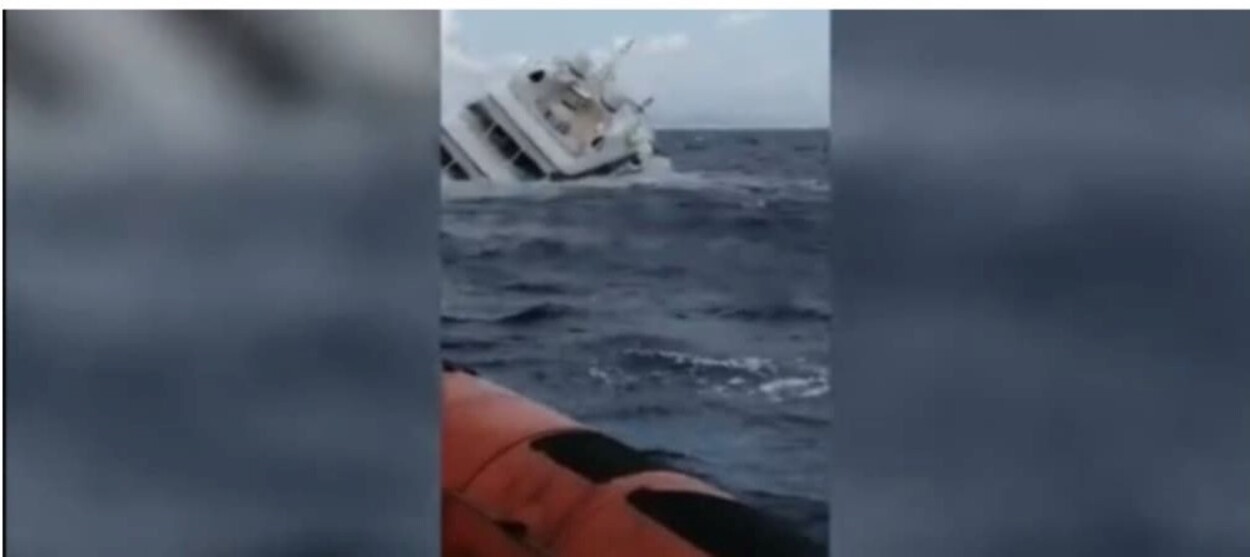 Poveste incredibilă: O mică ambarcațiune românească a salvat pasagerii de pe un mega-iaht care s-a scufundat. Video