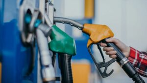 Noi majorări la carburanți în București