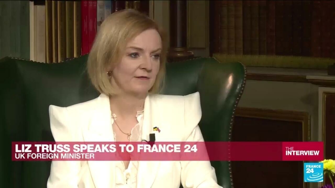 O regină a plecat, o „doamnă de fier” a venit. Liz Truss își începe mandatul cu mari provocări