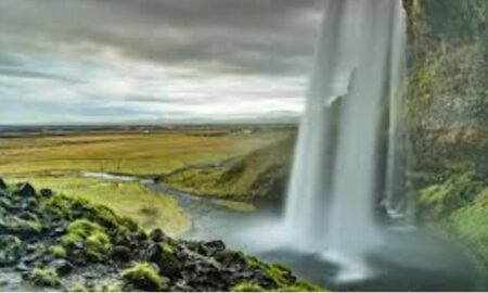 Cea mai populară cascadă din Islanda