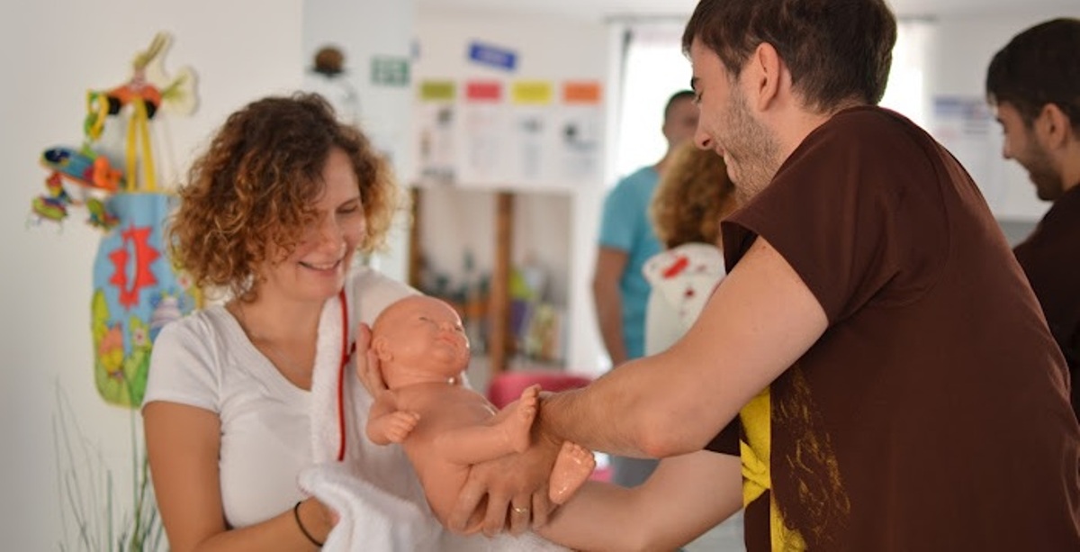 Veşti bune pentru viitorii tătici! Câte zile libere vor avea aceştia la naşterea copiilor