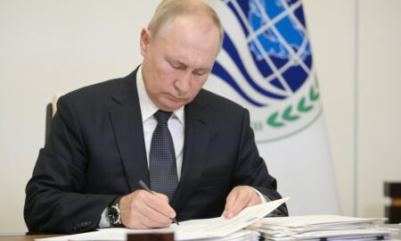După 30 de ani. Putin reînvie ordinal “Mama eroină”. Câţi bani primeşte o mamă cu 10 copii sau mai mulţi