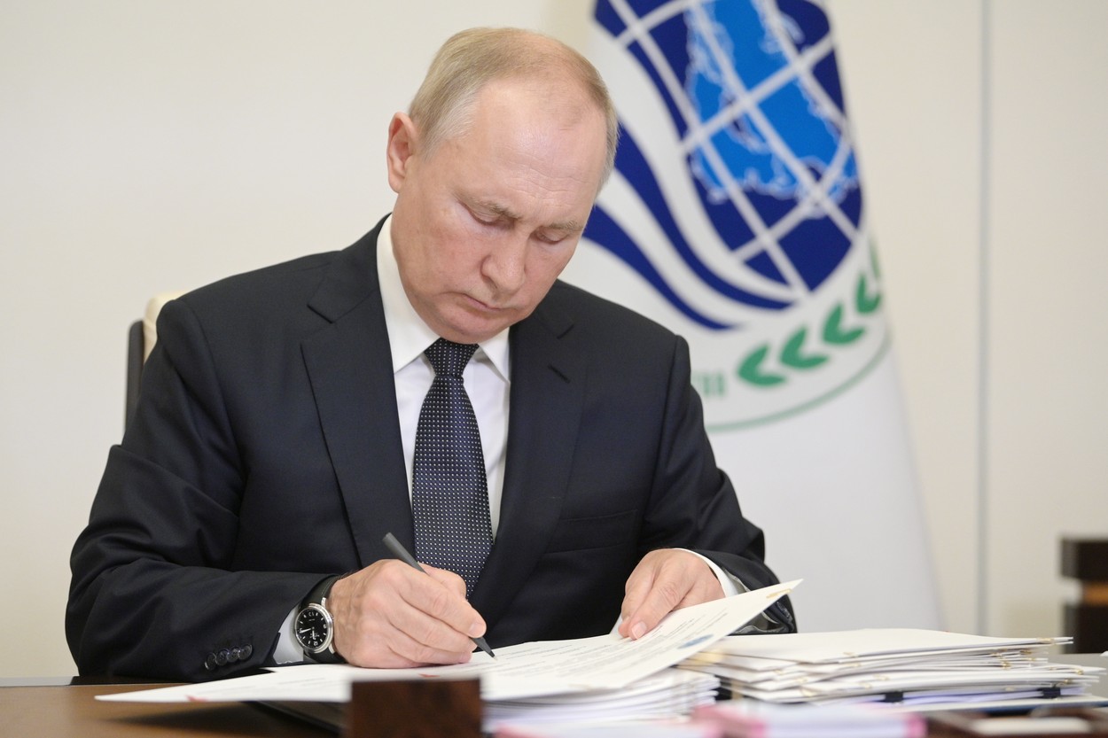 Încă un ambasador rus a fost demis de președintele Putin. Ce a scris liderul de la Kremlin în decret
