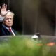 La început a acuzat FBI că i-a plantat probe în casă, acum Donald Trump cere să-i fie returnate documentele cu caracter privat