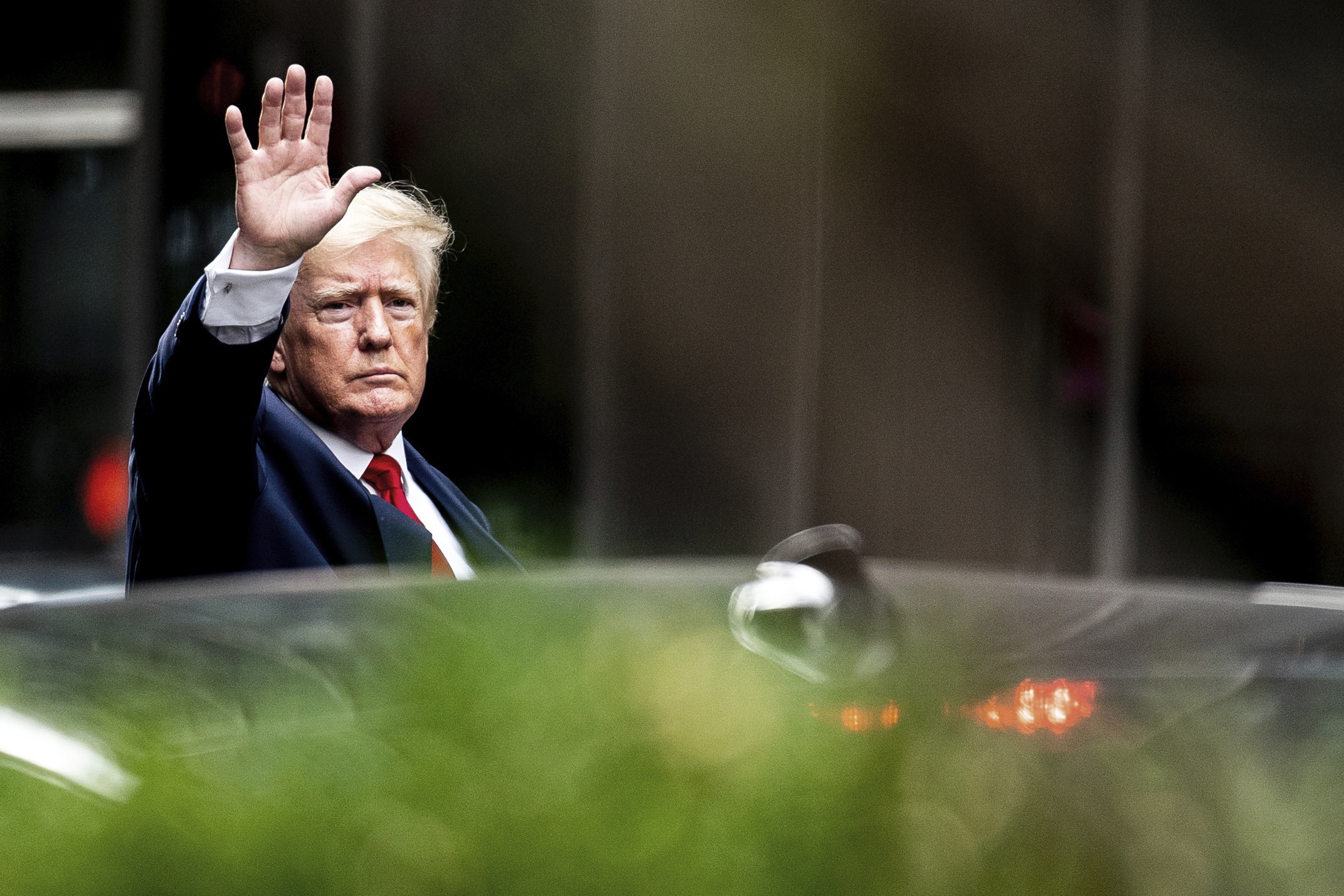 La început a acuzat FBI că i-a plantat probe în casă, acum Donald Trump cere să-i fie returnate documentele cu caracter privat